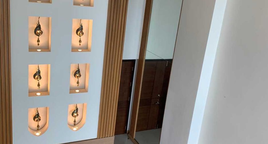 For rent 2 bedrooms condo in Pathum Wan, Bangkok