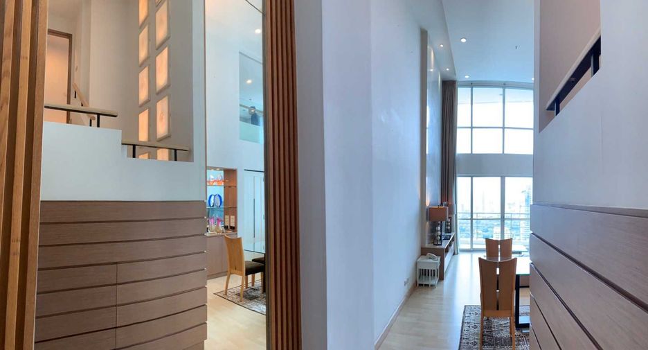 For rent 2 bedrooms condo in Pathum Wan, Bangkok