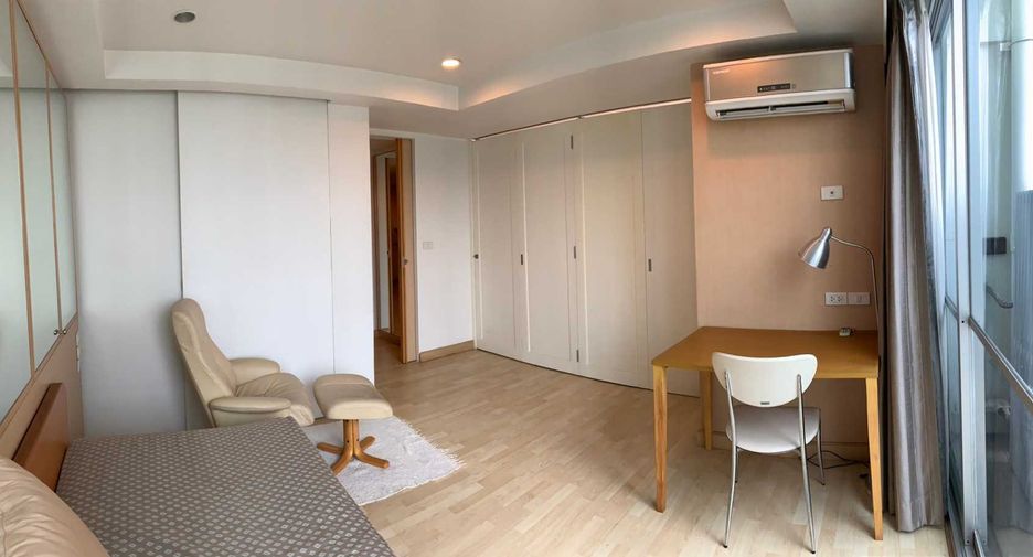 For rent 2 bedrooms condo in Pathum Wan, Bangkok