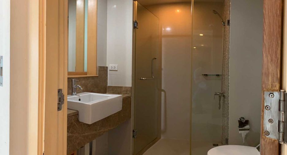 For rent 2 bedrooms condo in Pathum Wan, Bangkok