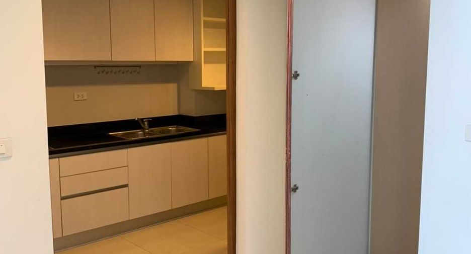 For rent 2 bedrooms condo in Pathum Wan, Bangkok
