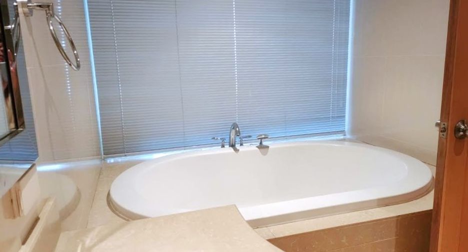 For rent 3 ベッドルーム condo in Sathon, Bangkok