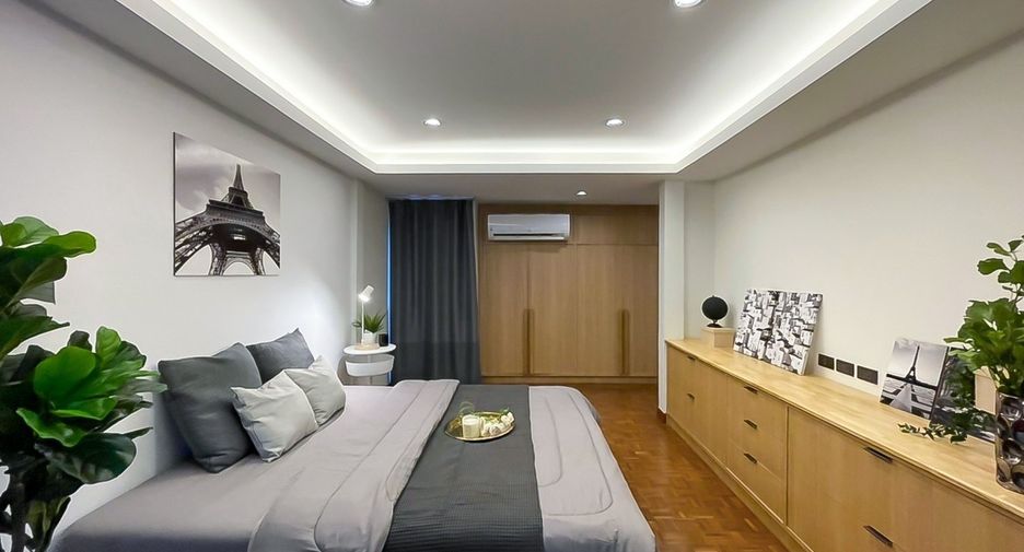 Casa adosada en alquiler de 4 habitaciones en Watthana, Bangkok