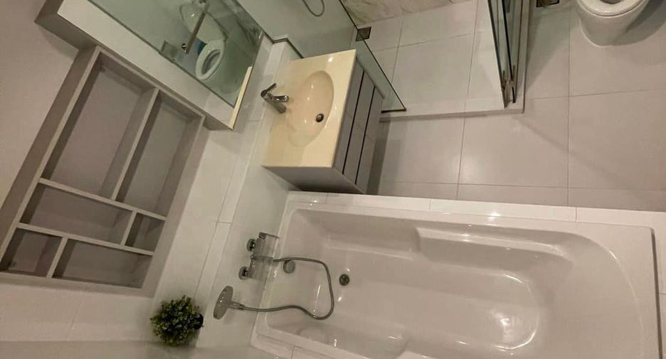 For rent and for sale 1 bed condo in Watthana, Bangkok
