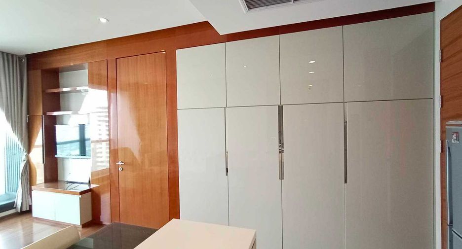 For rent 1 bed condo in Khlong Toei, Bangkok