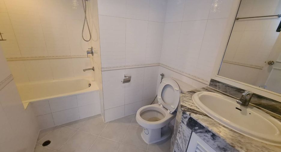 For rent 3 ベッドルーム condo in Watthana, Bangkok