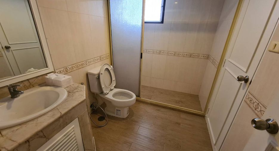 For rent 3 ベッドルーム condo in Watthana, Bangkok