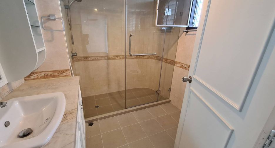 For rent 3 ベッドルーム condo in Watthana, Bangkok