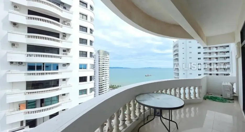 For sale 2 ベッドルーム condo in Bang Lamung, Chonburi