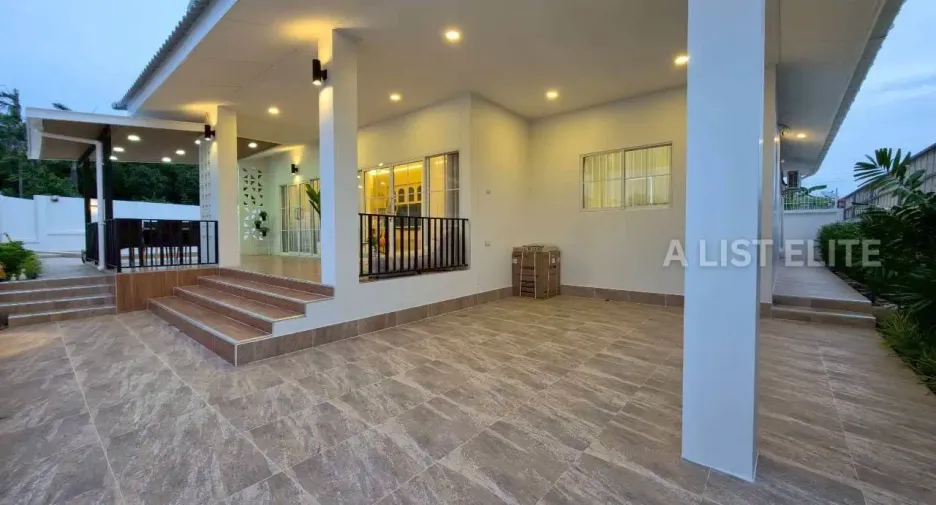 À vendre 3 chambres maison à Bang Saray, Pattaya