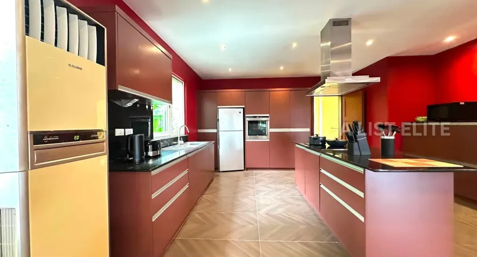 Casa en alquiler de 4 habitaciones en Bang Lamung, Chonburi