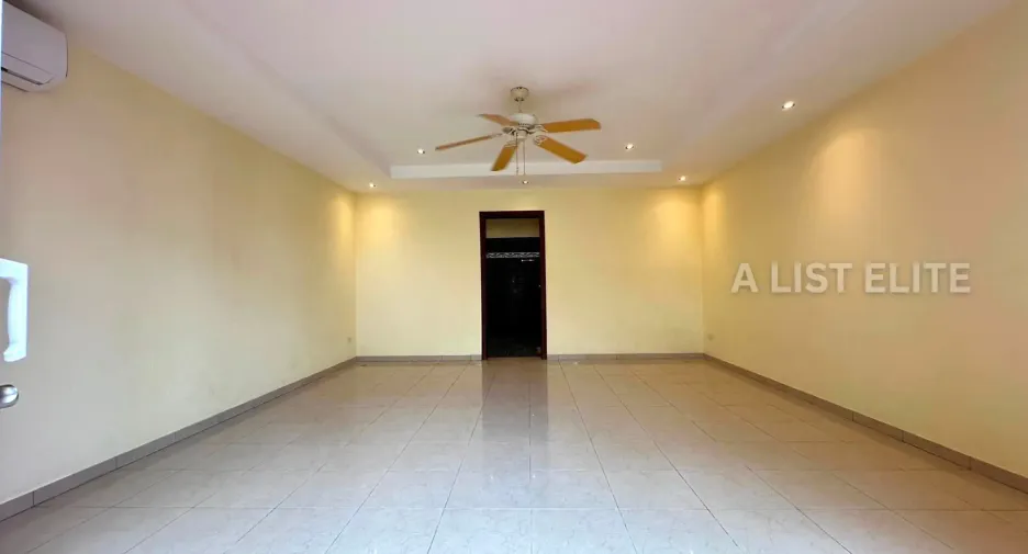 Casa en alquiler de 4 habitaciones en Bang Lamung, Chonburi