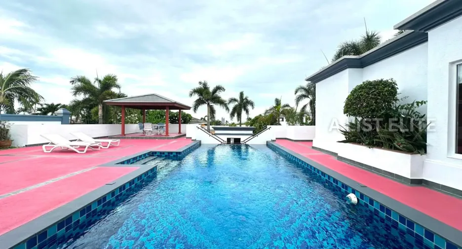 Casa en alquiler de 4 habitaciones en Bang Lamung, Chonburi
