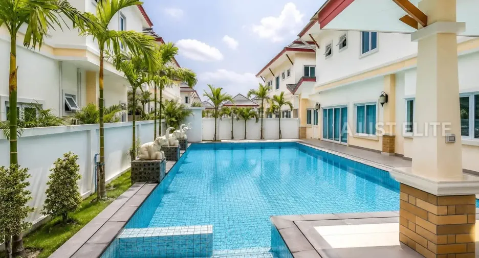 For rent 5 ベッドルーム house in Huay Yai, Pattaya