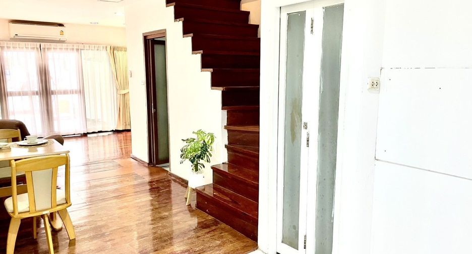 For rent 3 ベッドルーム townhouse in Bang Na, Bangkok