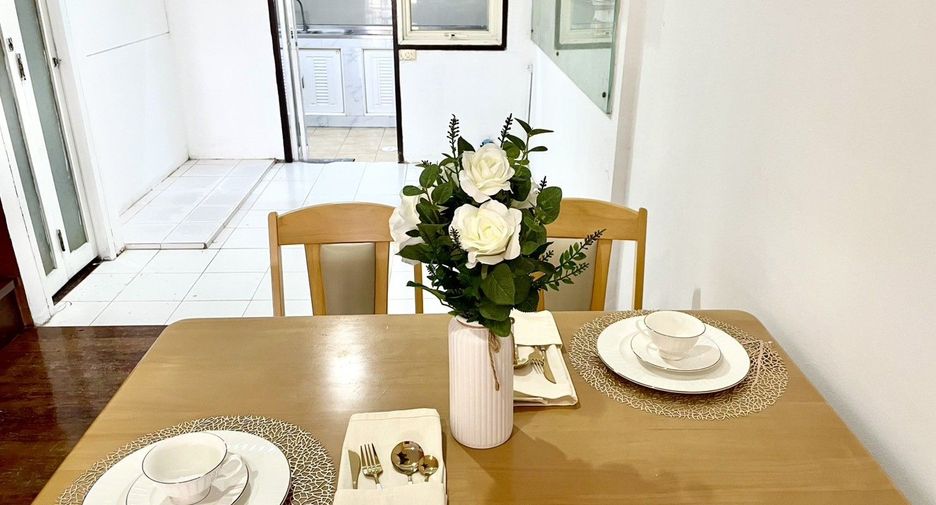 For rent 3 ベッドルーム townhouse in Bang Na, Bangkok