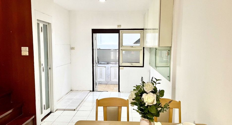 For rent 3 ベッドルーム townhouse in Bang Na, Bangkok