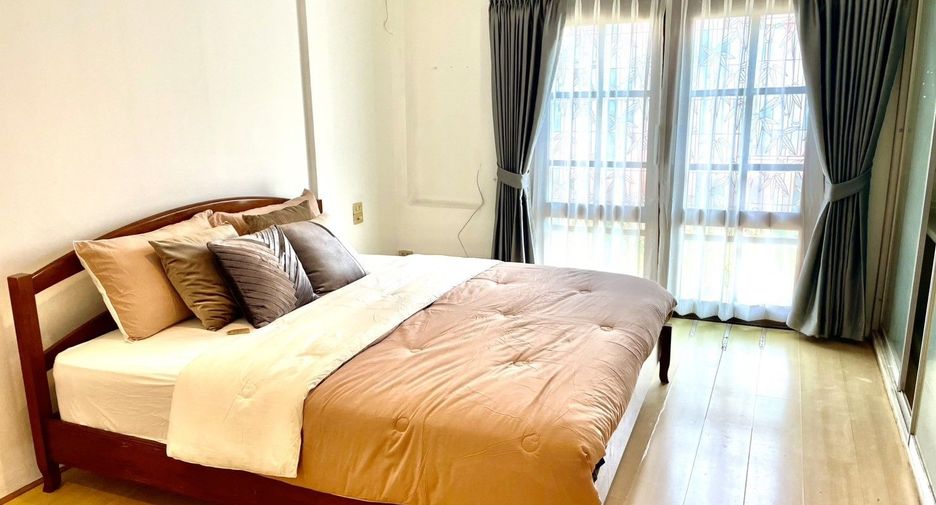 For rent 3 ベッドルーム townhouse in Bang Na, Bangkok