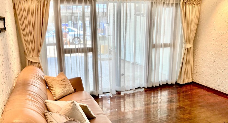 For rent 3 ベッドルーム townhouse in Bang Na, Bangkok