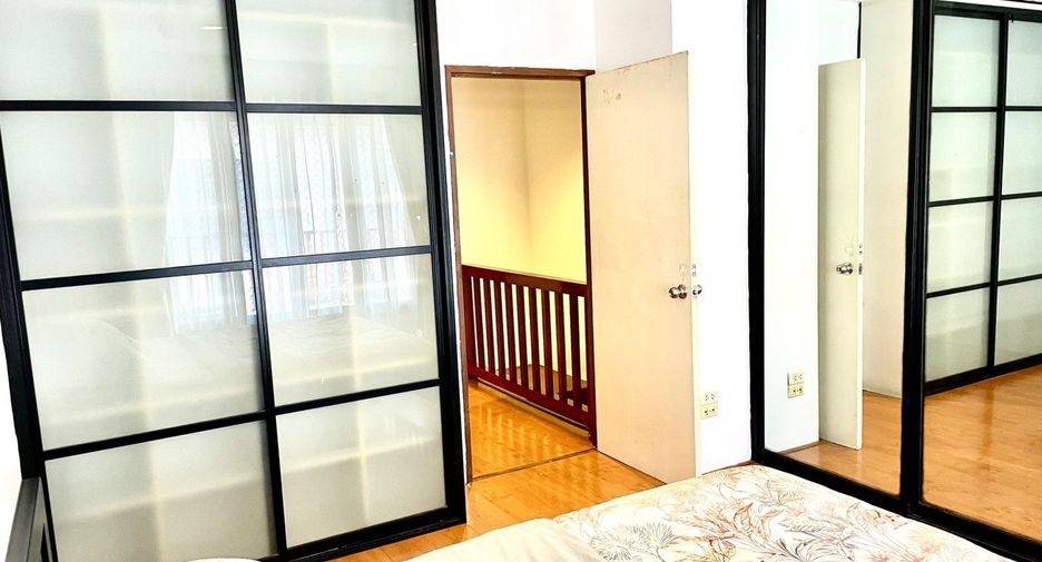 For rent 3 ベッドルーム townhouse in Bang Na, Bangkok