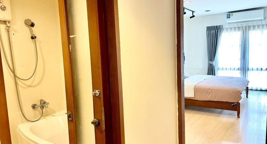 For rent 3 ベッドルーム townhouse in Bang Na, Bangkok