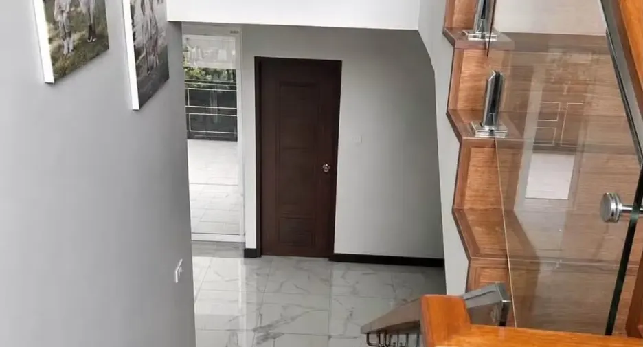 À vendre 4 chambres maison à Hang Dong, Chiang Mai