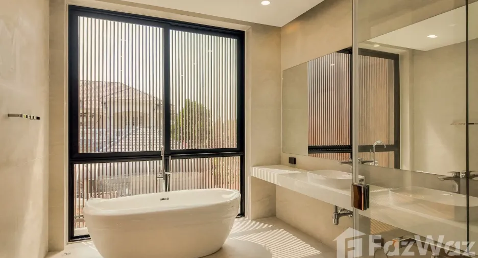 For sale 4 bedrooms house in Prawet, Bangkok