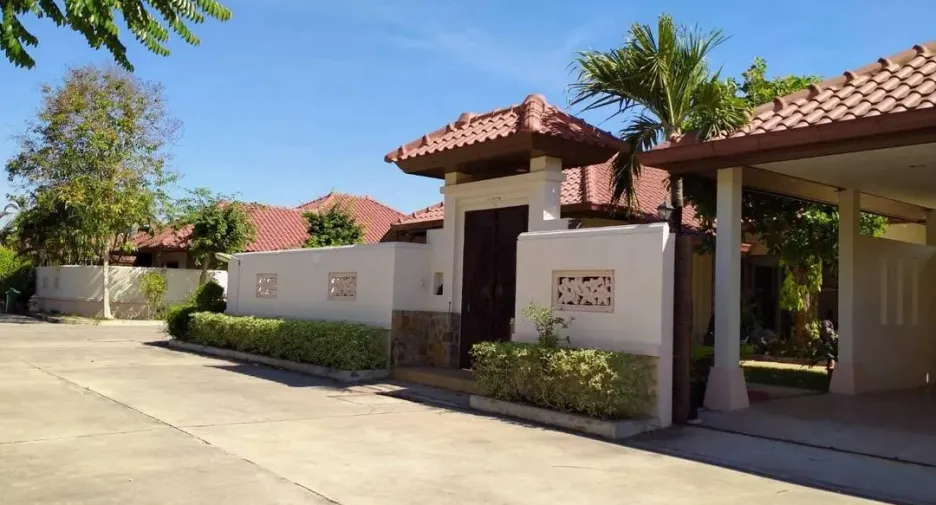 For rent 3 bedrooms villa in Huay Yai, Pattaya