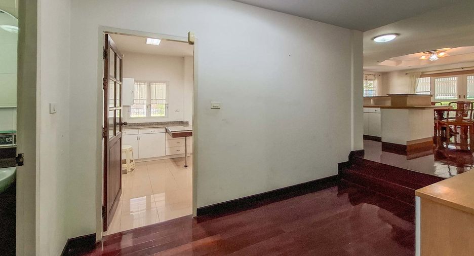 Haus zur Miete mit 4 Zimmer in Mueang Chiang Mai, Chiang Mai