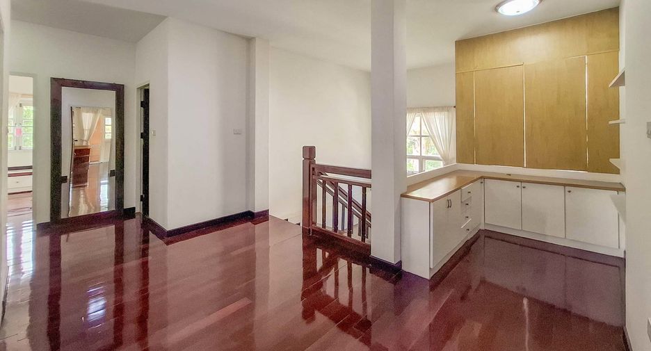 Haus zur Miete mit 4 Zimmer in Mueang Chiang Mai, Chiang Mai
