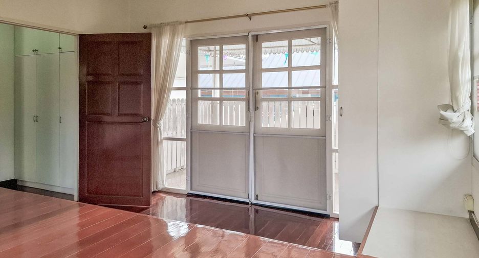 Haus zur Miete mit 4 Zimmer in Mueang Chiang Mai, Chiang Mai