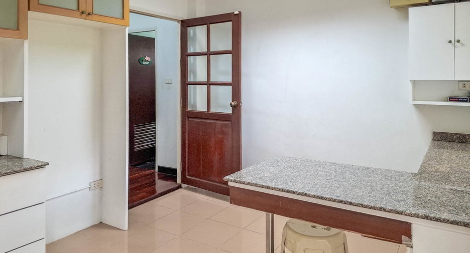 Haus zur Miete mit 4 Zimmer in Mueang Chiang Mai, Chiang Mai