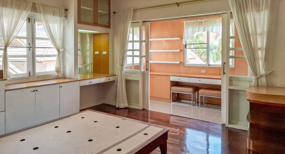 Haus zur Miete mit 4 Zimmer in Mueang Chiang Mai, Chiang Mai