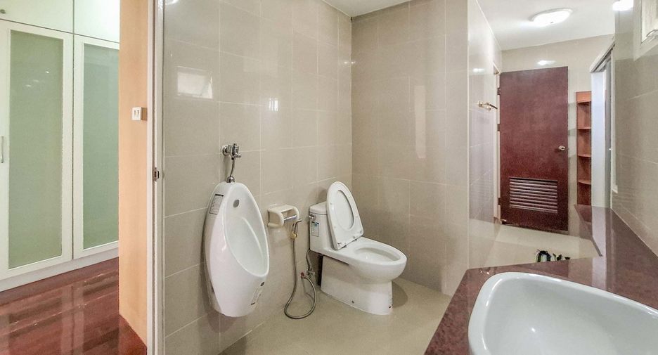 Haus zur Miete mit 4 Zimmer in Mueang Chiang Mai, Chiang Mai