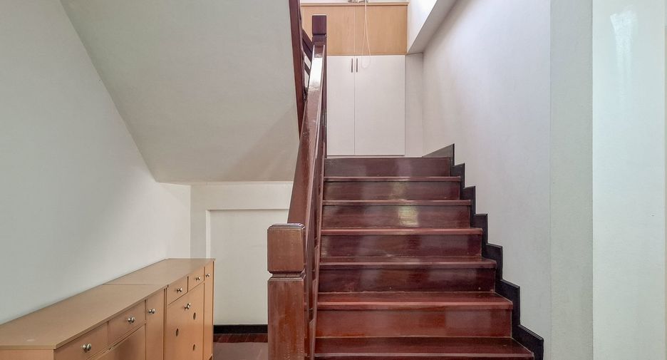 Haus zur Miete mit 4 Zimmer in Mueang Chiang Mai, Chiang Mai