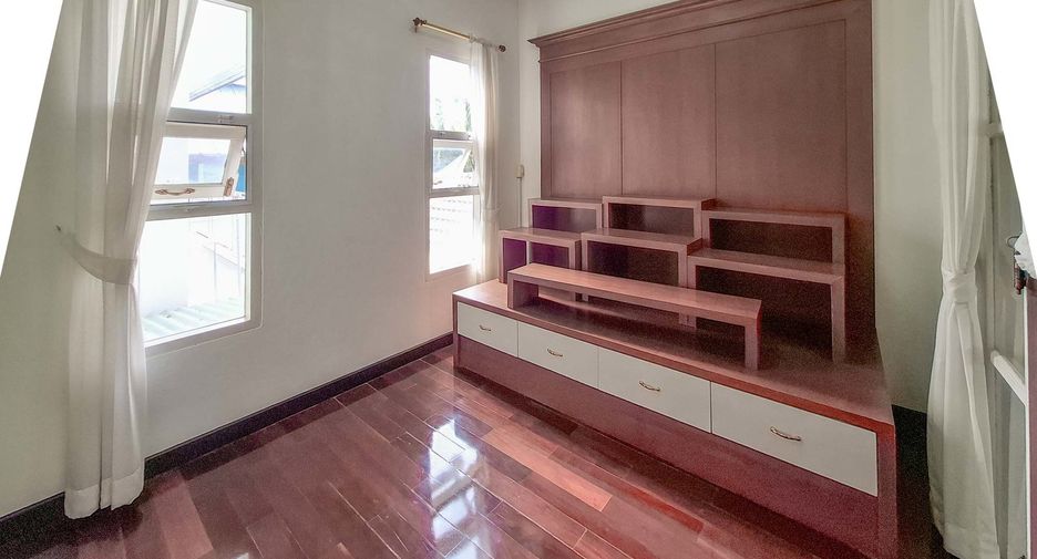 Haus zur Miete mit 4 Zimmer in Mueang Chiang Mai, Chiang Mai