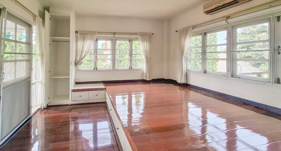Haus zur Miete mit 4 Zimmer in Mueang Chiang Mai, Chiang Mai
