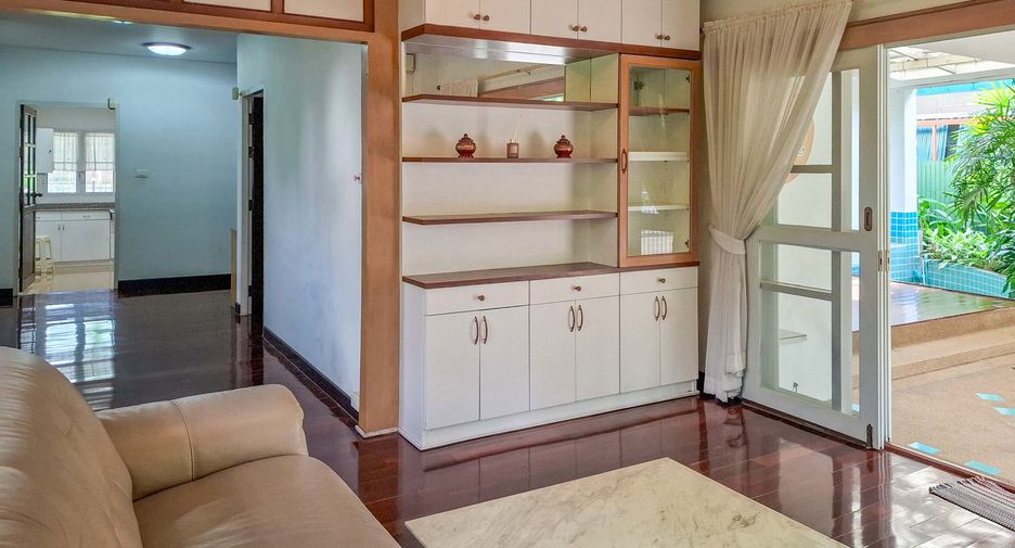 Haus zur Miete mit 4 Zimmer in Mueang Chiang Mai, Chiang Mai