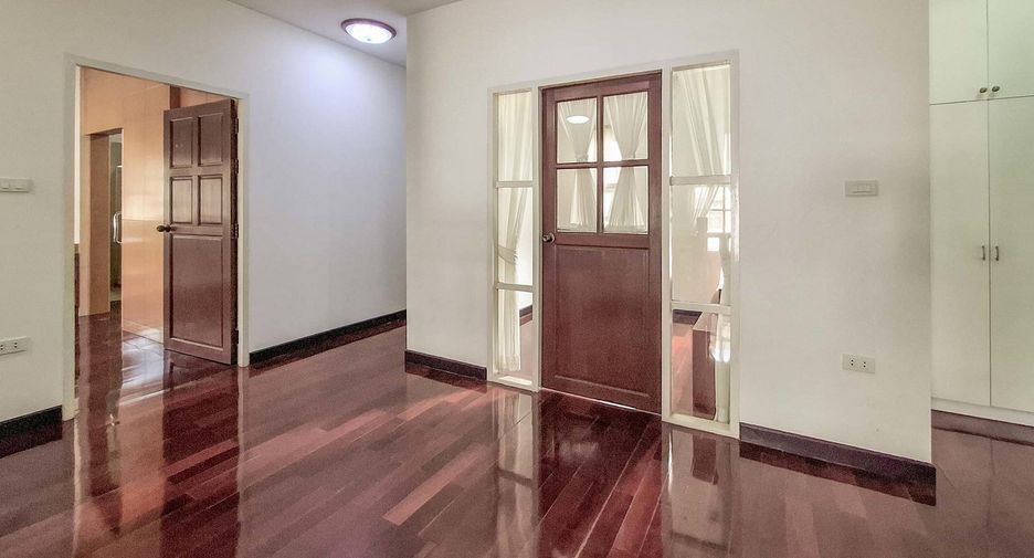 Haus zur Miete mit 4 Zimmer in Mueang Chiang Mai, Chiang Mai