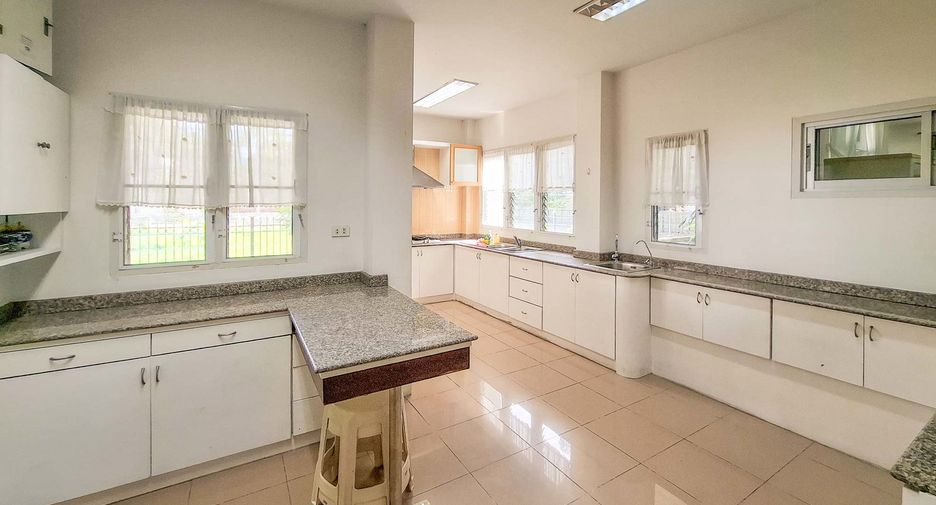 Haus zur Miete mit 4 Zimmer in Mueang Chiang Mai, Chiang Mai