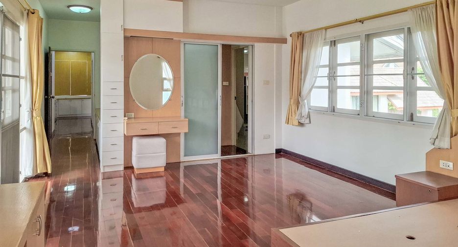Haus zur Miete mit 4 Zimmer in Mueang Chiang Mai, Chiang Mai