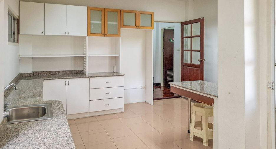 Haus zur Miete mit 4 Zimmer in Mueang Chiang Mai, Chiang Mai