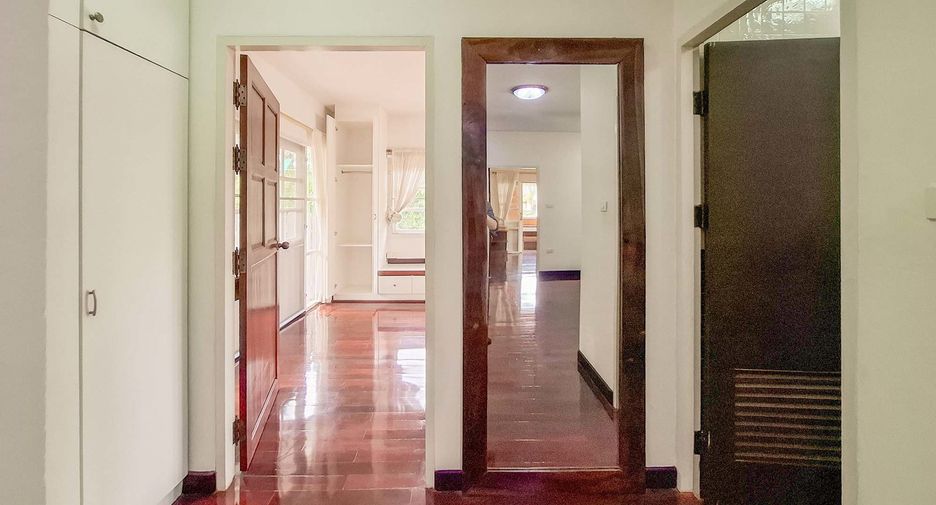 Haus zur Miete mit 4 Zimmer in Mueang Chiang Mai, Chiang Mai