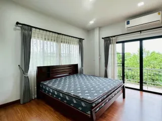 For rent 4 bedrooms house in Saraphi, Chiang Mai