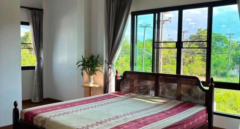 For rent 4 bedrooms house in Saraphi, Chiang Mai
