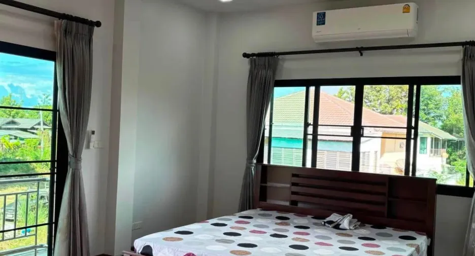 For rent 4 bedrooms house in Saraphi, Chiang Mai