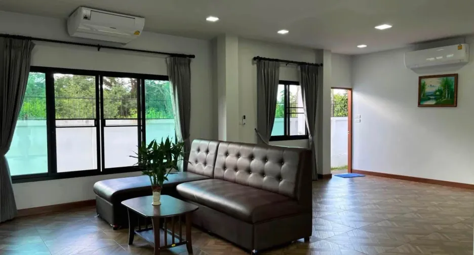 For rent 4 bedrooms house in Saraphi, Chiang Mai