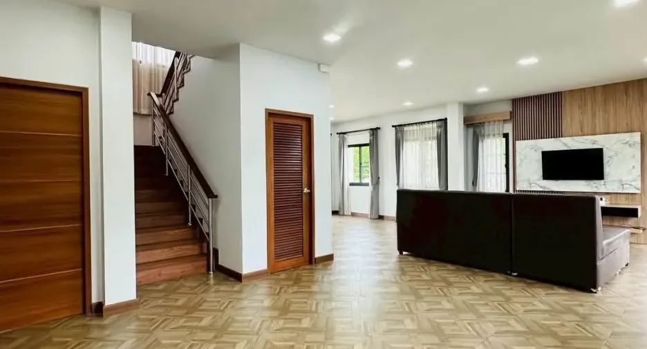 For rent 4 bedrooms house in Saraphi, Chiang Mai