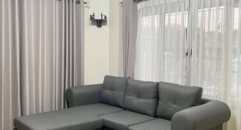 Casa en alquiler de 3 habitaciones en Bang Lamung, Chonburi
