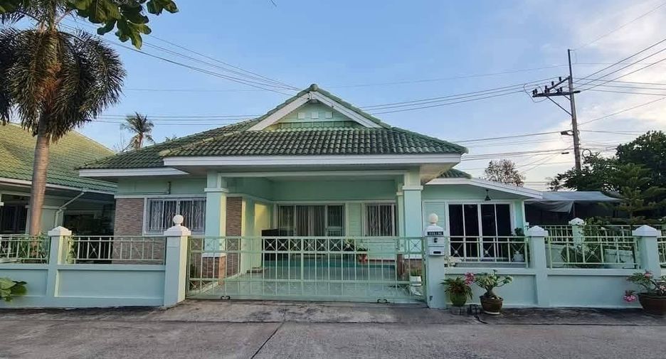 Casa en alquiler de 3 habitaciones en Bang Lamung, Chonburi